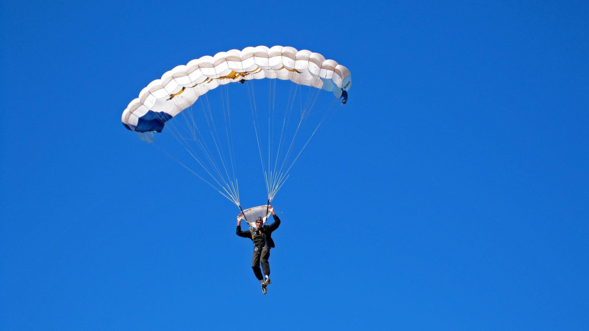 2026年亚洲网球团体杯 中国队击败日本队捧起冠军奖杯